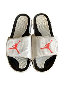 Rare🔥AIR JORDAN hydro V bulk/wht Nike slides